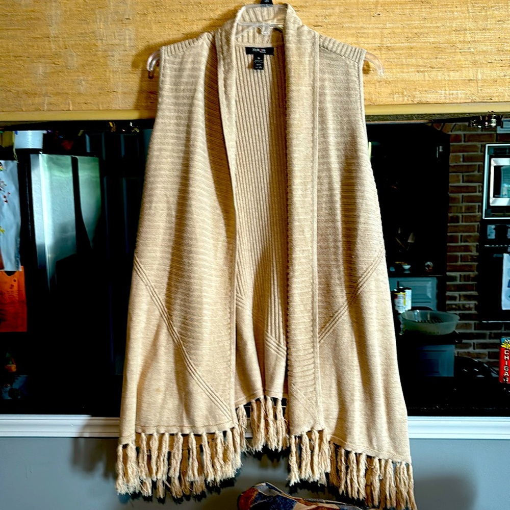 Style & Co Woman tan sleeveless long sweater vest with fringe on bottom